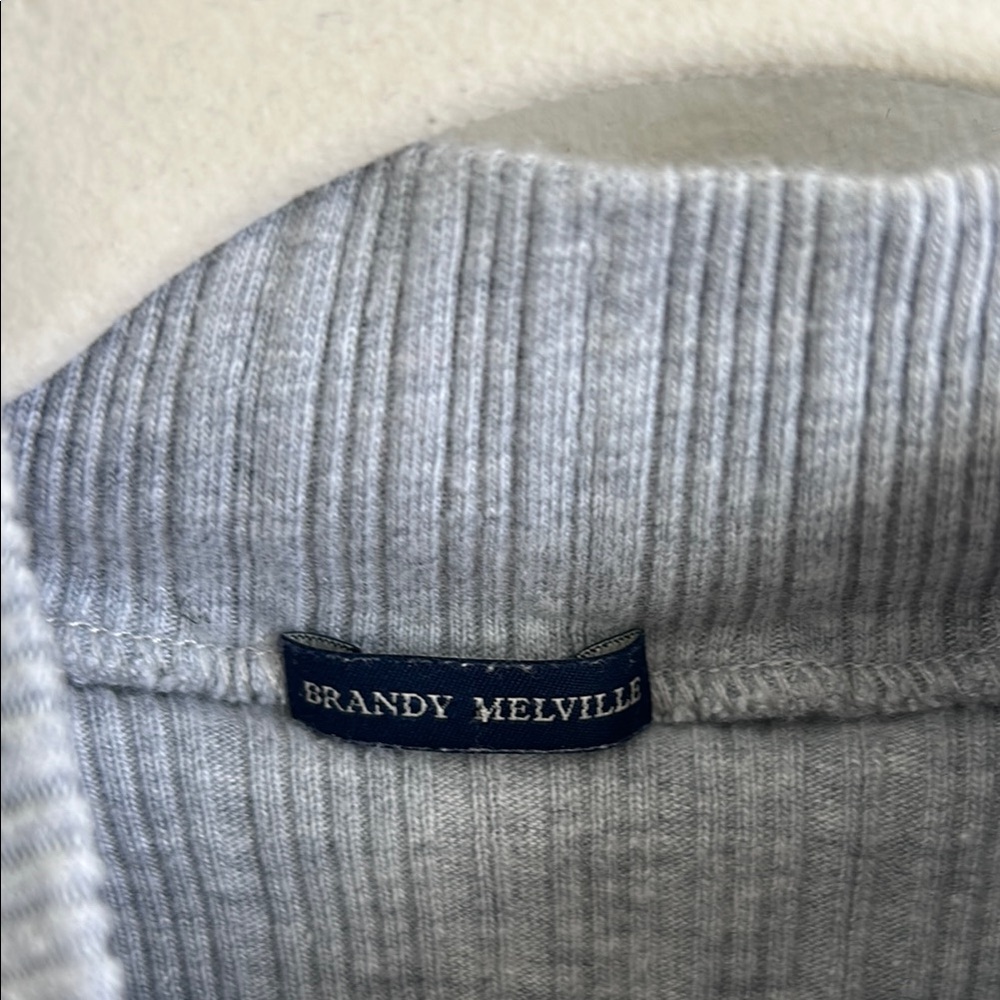 Brandy Melville | Grey Fitted Turtleneck Long Sleeve - Picture 2 of 4